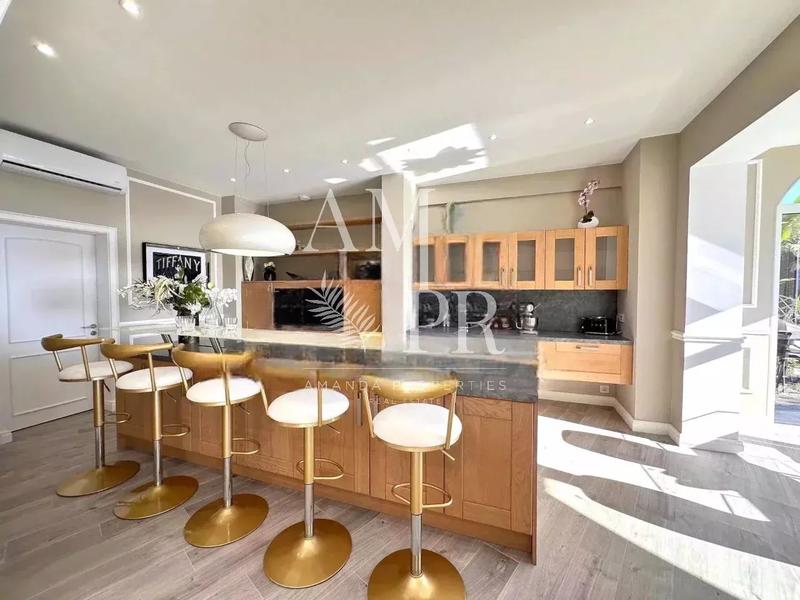 Villa - 319 m² - 5 pièces