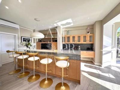 Villa - 319 m² - 5 pièces