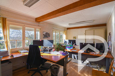 Maison - 270 m² - 11 pièces