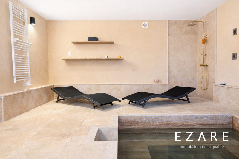 Maison - 351 m² - 10 pièces