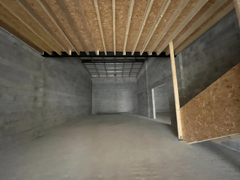 Local d'activités - 768 m²