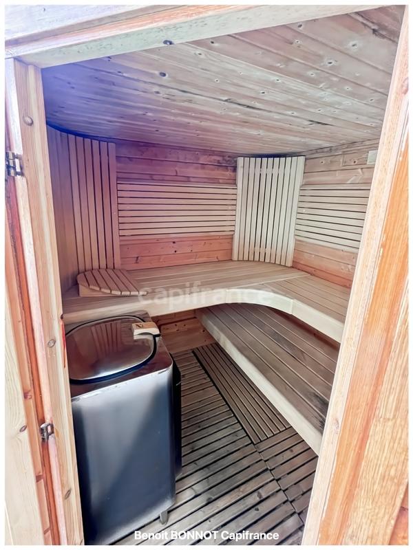 Maison en pierre - 250 m² - 8 pièces