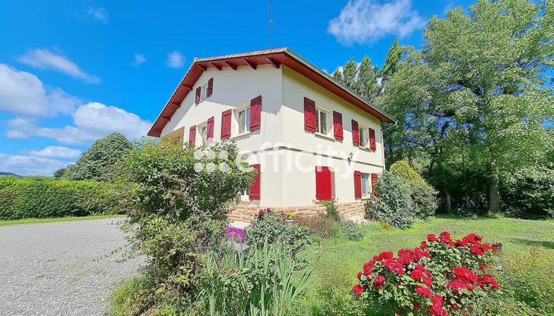 Demeure - 247 m² - 9 pièces