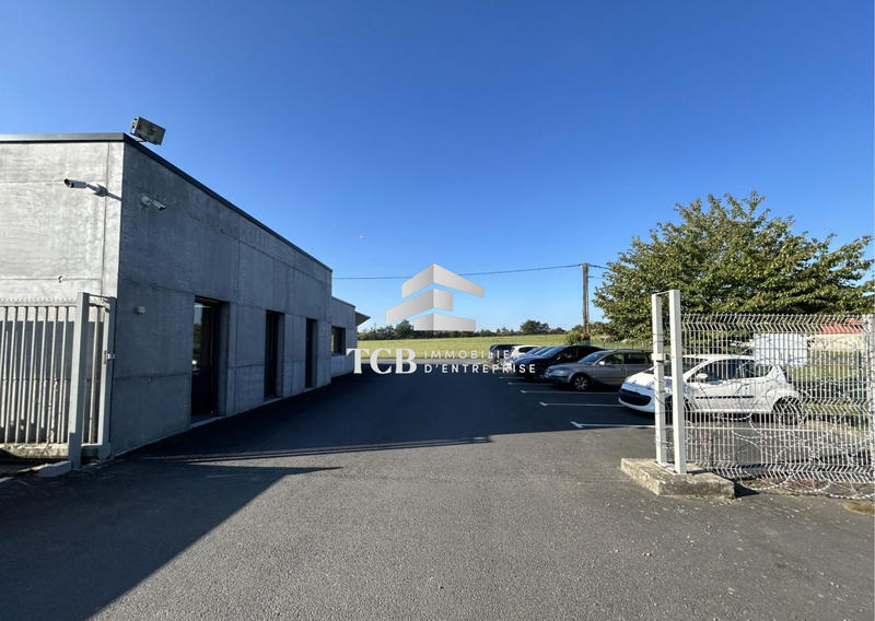 Local d'activités - 607 m²