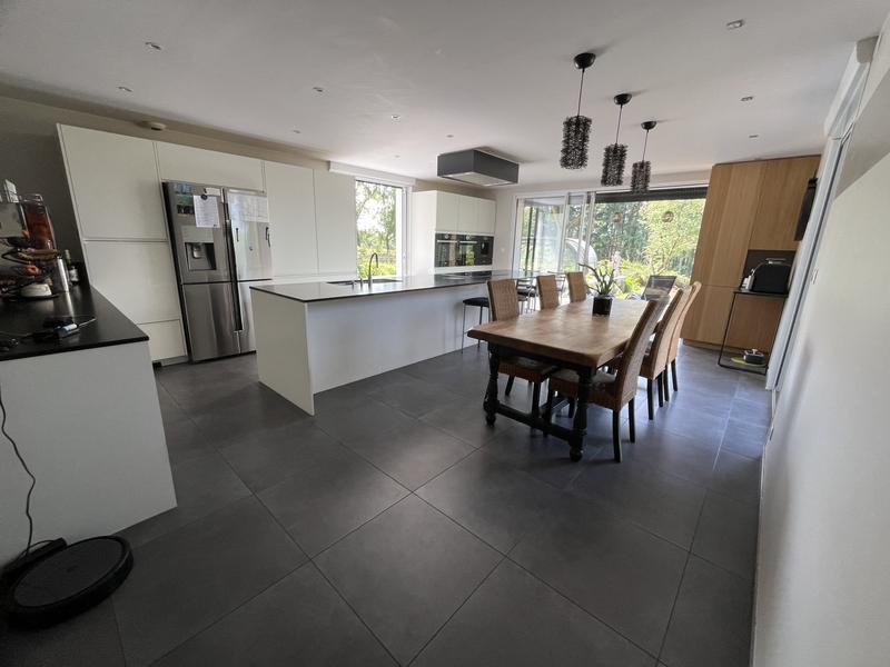 Maison contemporaine - 209 m² - 7 pièces