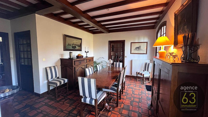 Maison - 430 m² - 9 pièces