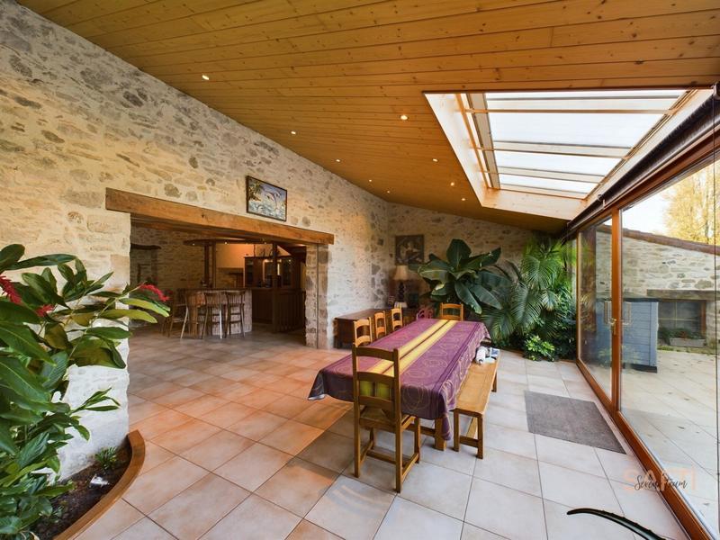 Maison - 415 m² - 12 pièces