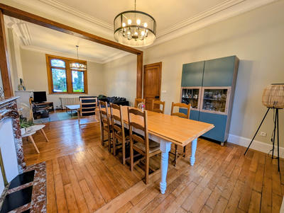 Maison - 300 m² - 11 pièces