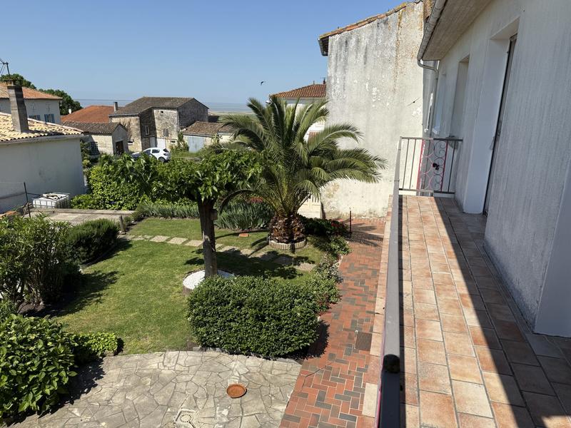 Maison - 184 m² - 9 pièces