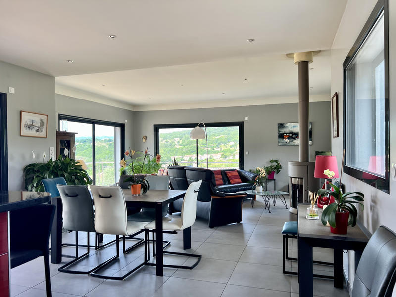 Maison - 159 m² - 5 pièces