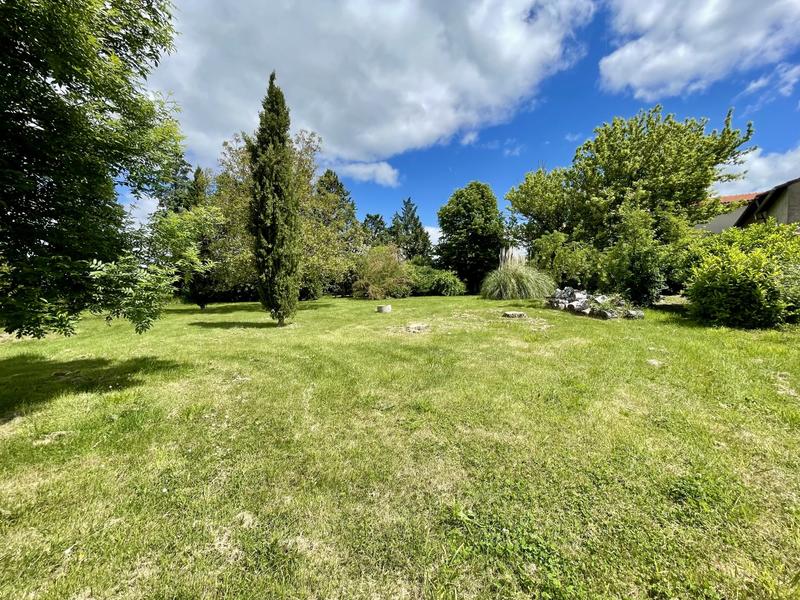 Maison - 285 m² - 9 pièces