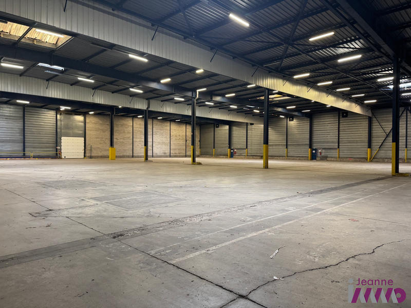 Entrepôt - 1 200 m²