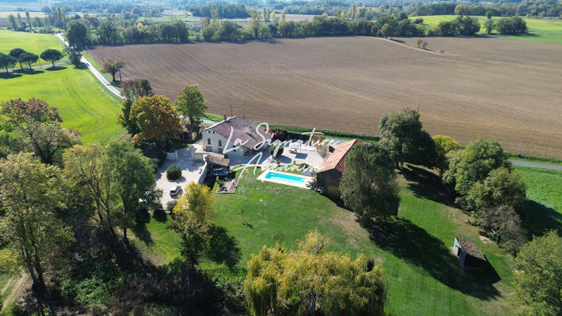 Maison - 230 m² - 5 pièces