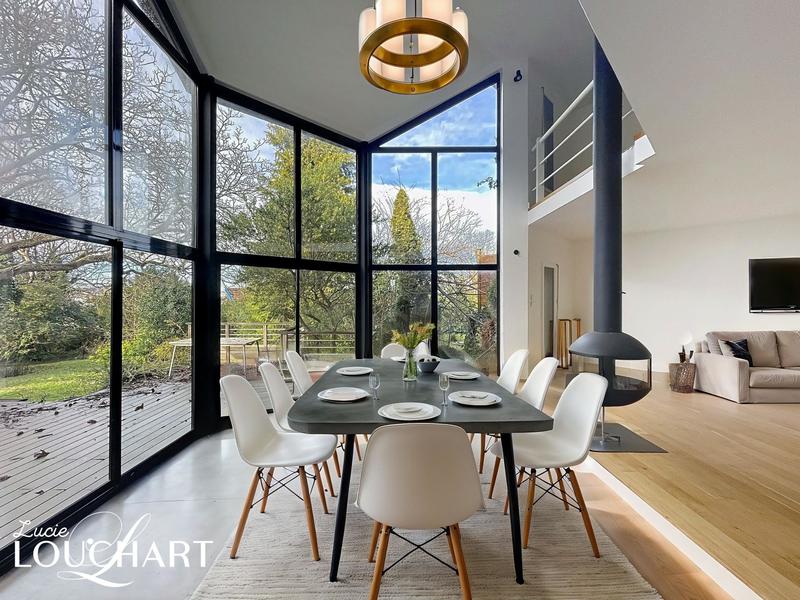 Maison - 230 m² - 8 pièces