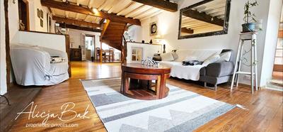 Maison - 255 m² - 12 pièces