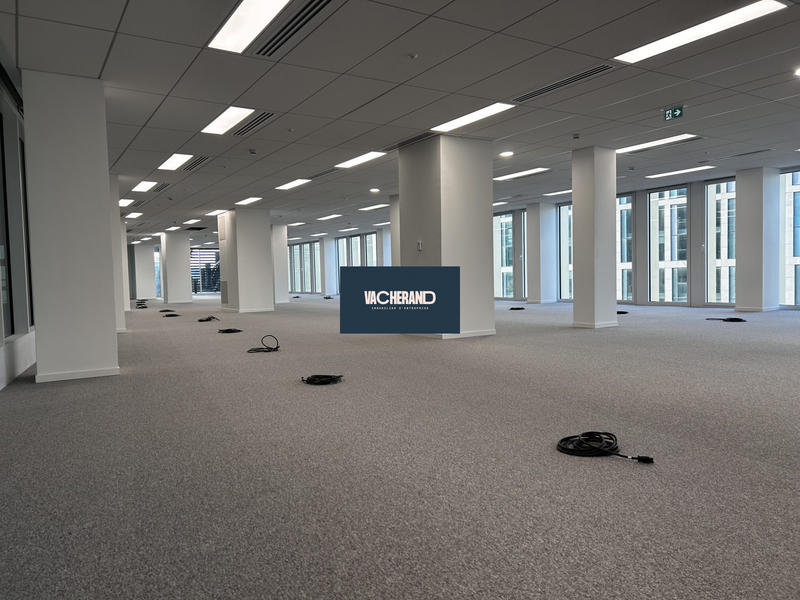 Bureau - 749 m² - 1 pièce