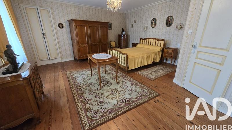 Maison - 200 m² - 8 pièces