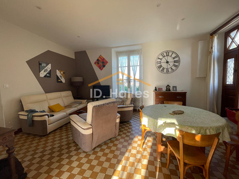 Maison - 226 m² - 8 pièces