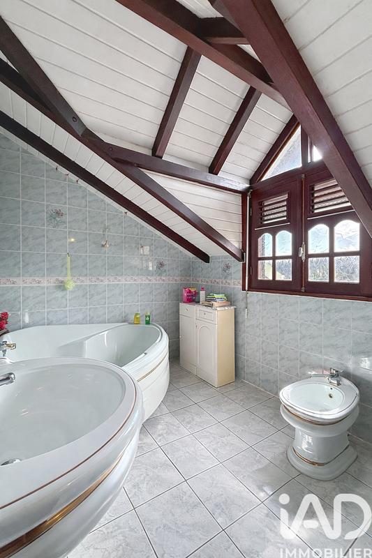 Maison - 174 m² - 8 pièces