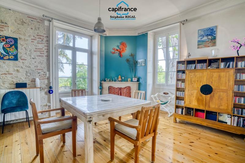 Propriété - 210 m² - 14 pièces