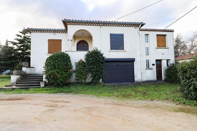 Maison - 241 m² - 9 pièces