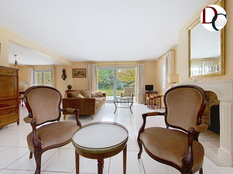 Maison - 242 m² - 8 pièces