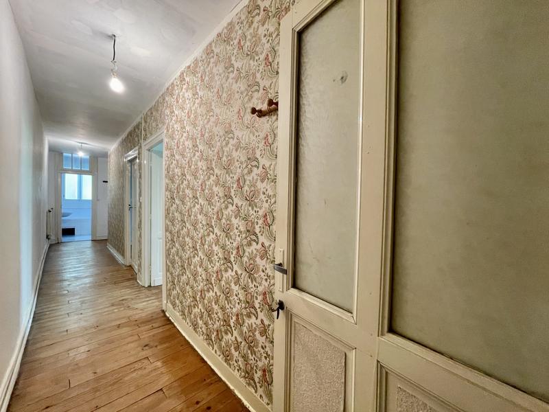 Maison traditionnelle - 200 m² - 8 pièces