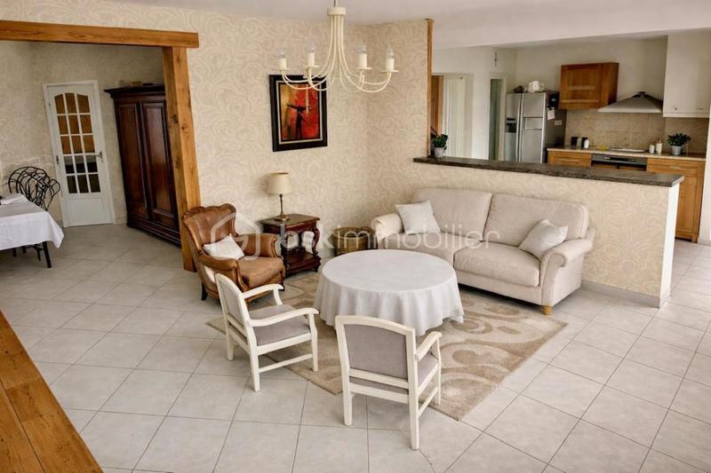 Maison - 230 m² - 7 pièces