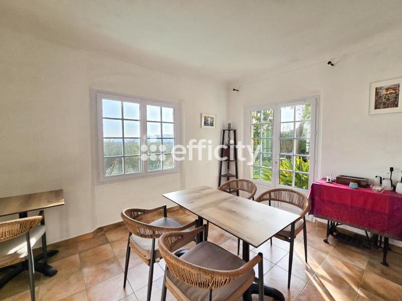 Maison - 250 m² - 6 pièces