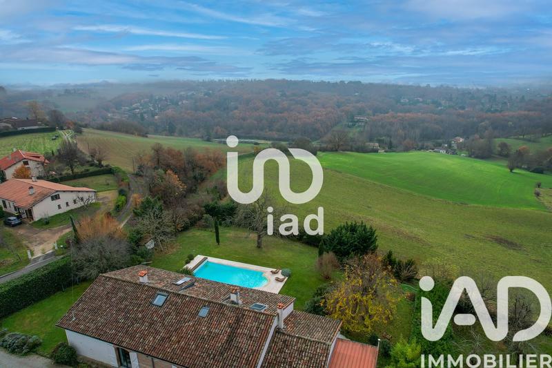 Maison - 260 m² - 9 pièces