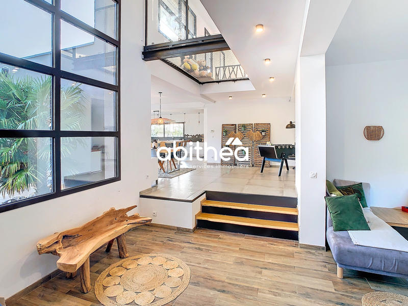 Maison - 281 m² - 11 pièces