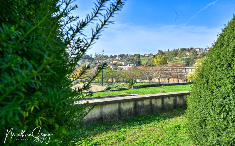 Terrain constructible - 1 200 m²