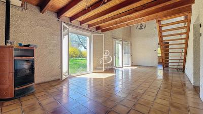 Maison - 230 m² - 6 pièces