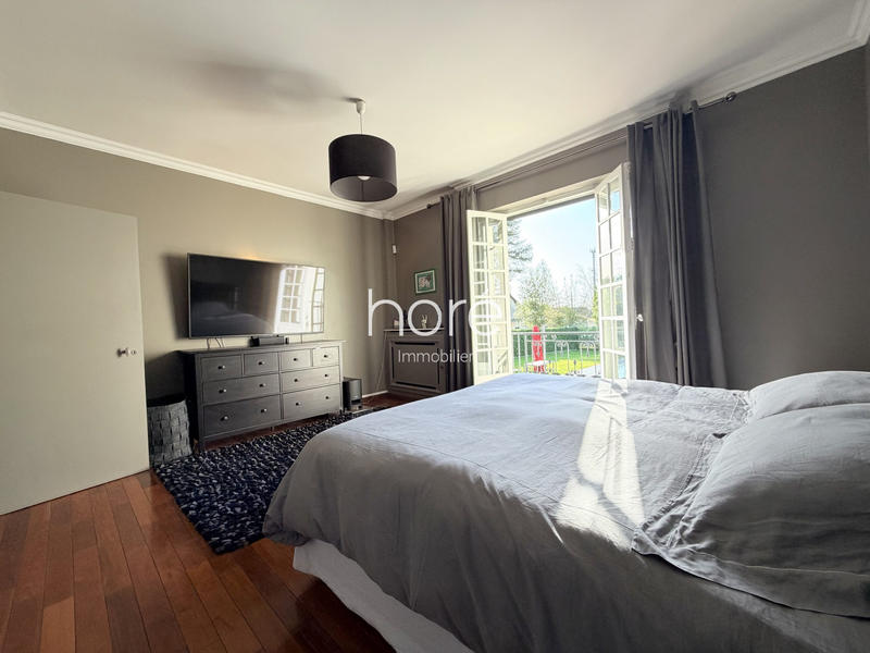 Maison - 290 m² - 9 pièces