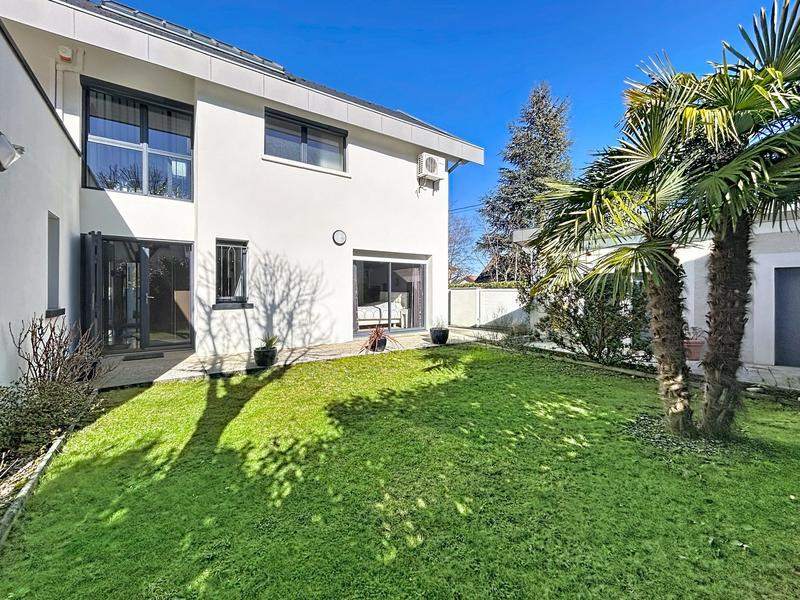 Maison - 195 m² - 6 pièces