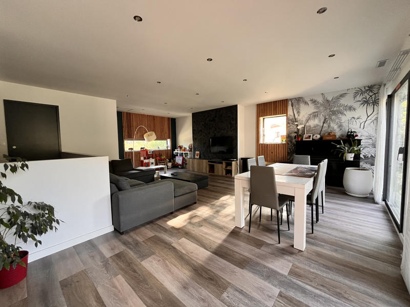 Maison - 179 m² - 5 pièces