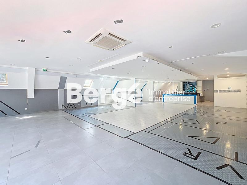 Local commercial - 200 m² - 4 pièces