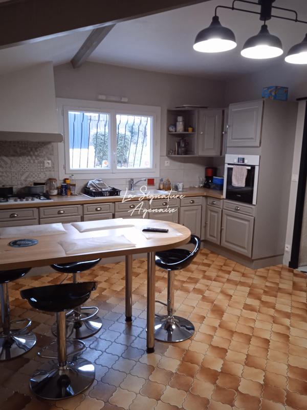 Maison - 260 m² - 7 pièces