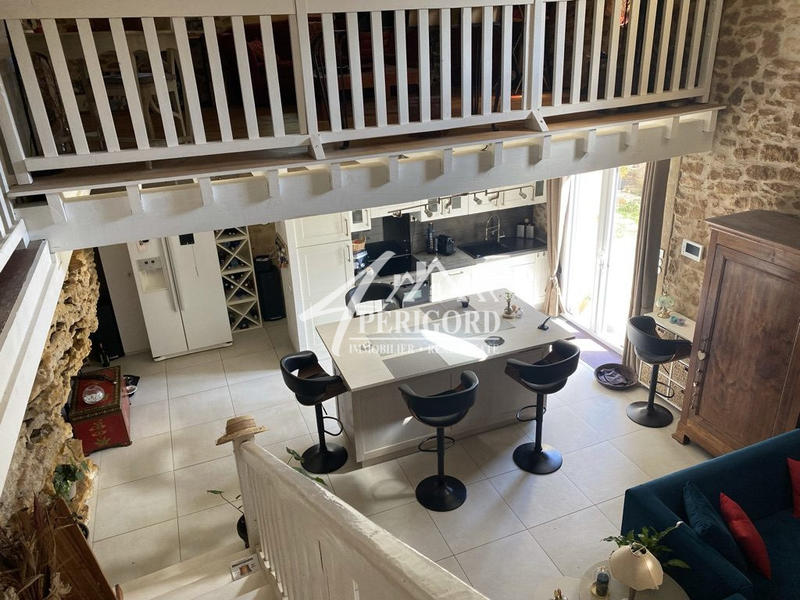 Maison - 555 m² - 16 pièces