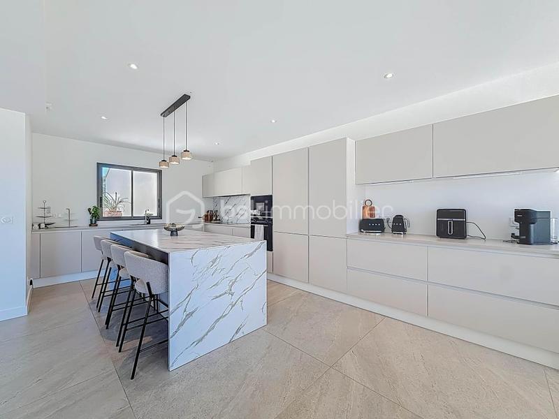 Maison - 346 m² - 8 pièces