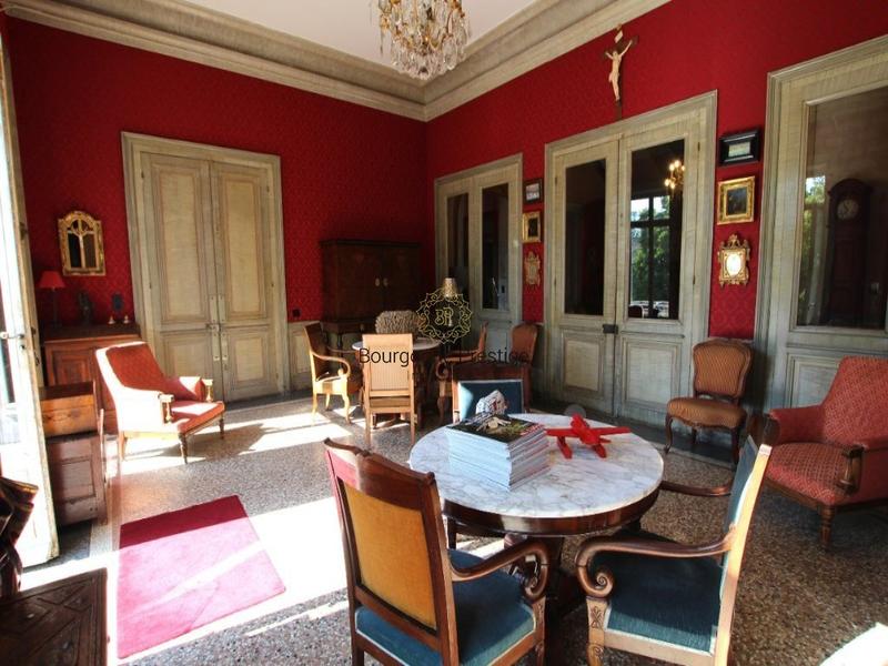 Demeure - 578 m² - 16 pièces