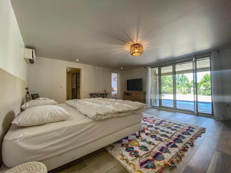 Maison - 220 m² - 6 pièces