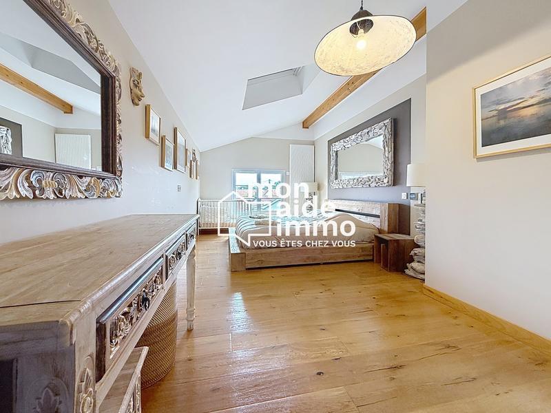 Maison - 220 m² - 6 pièces