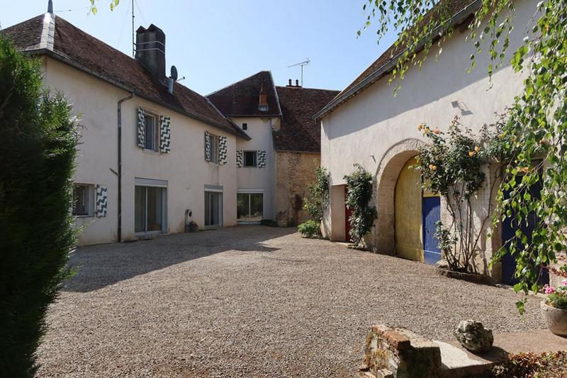 Maison en pierre - 155 m² - 6 pièces
