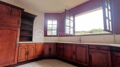 Villa - 260 m² - 8 pièces