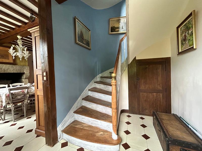 Maison - 220 m² - 8 pièces