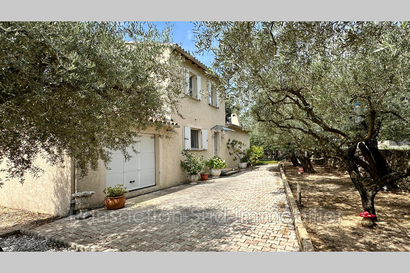 Maison - 121 m² - 8 pièces