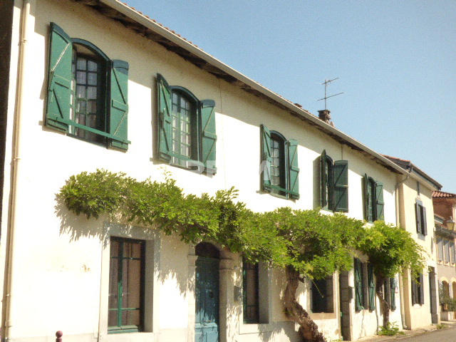 Maison - 330 m² - 12 pièces