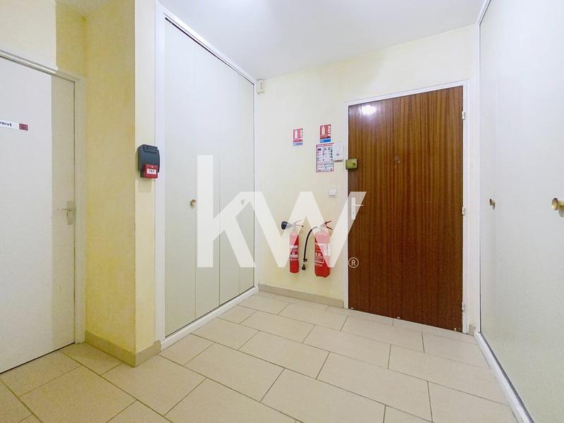 Bureau - 93 m² - 5 pièces