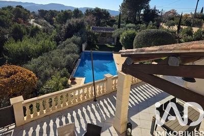 Maison - 182 m² - 7 pièces